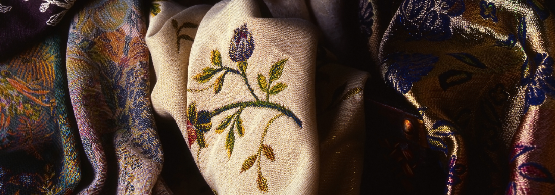 Velvet embroidery handling